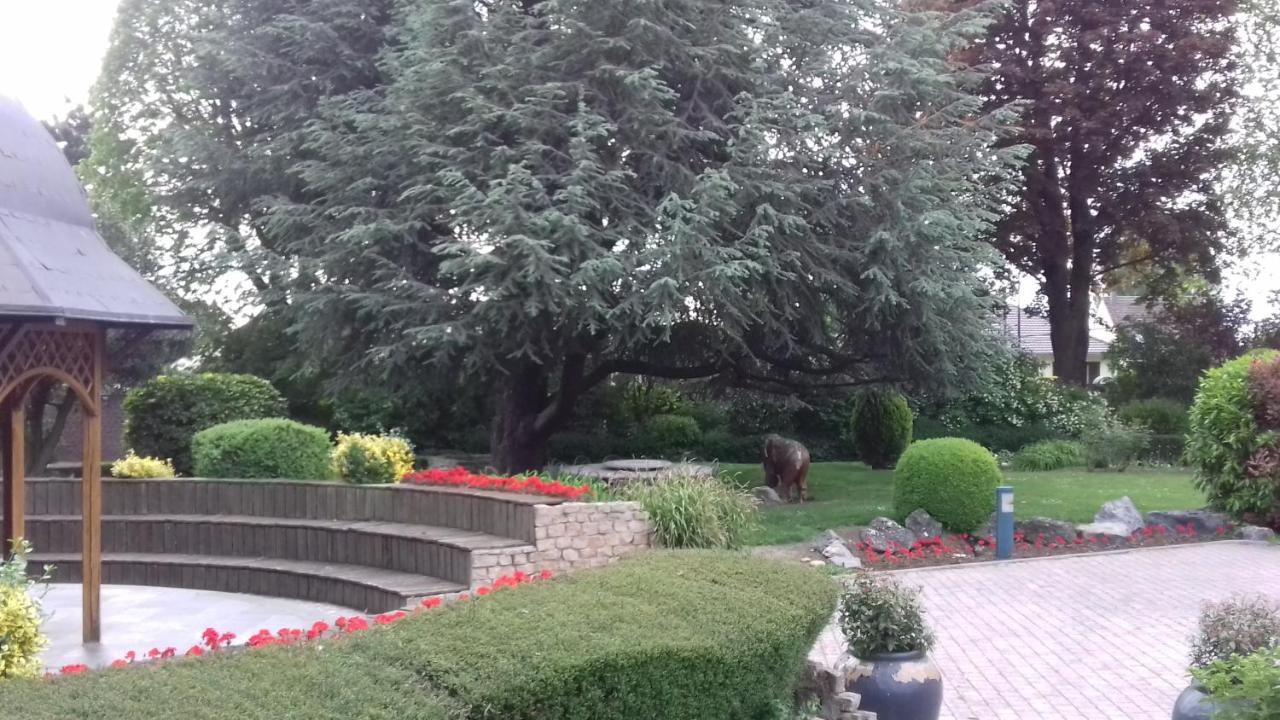 Le Manoir De La Mantille Caudry Экстерьер фото